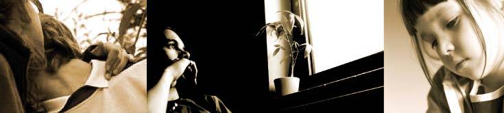 trostsuchendes Paar, grübelnder junger Mann, trauriges kleines Mädchen